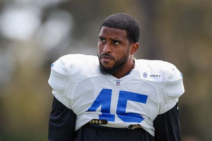 How NFL Linebacker Bobby Wagner Texted His Way Into A $50 Million Contract