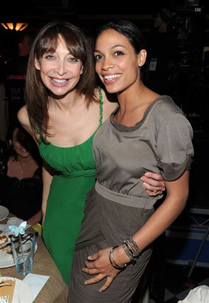 Illeana Douglas Net Worth | Celebrity Net Worth