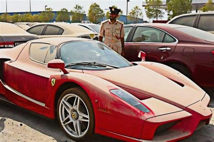 Rich Jerk Abandoned a $1.6 Million Ferrari Enzo in Dubai